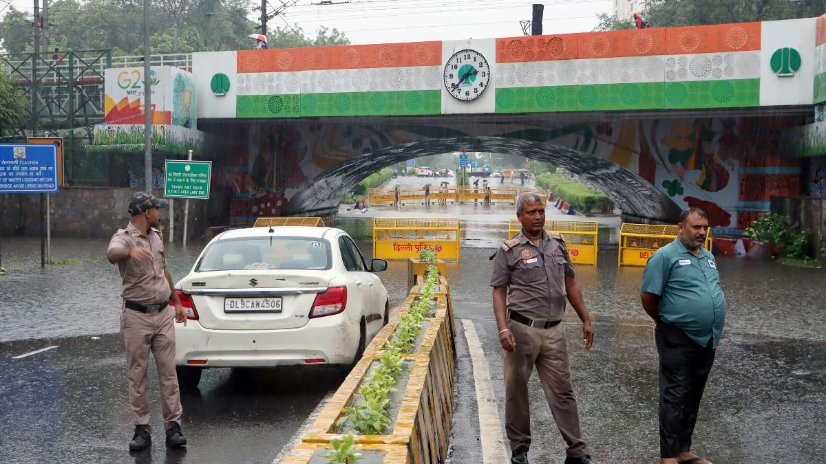 delhi-traffic-advisory-minto-bridge-closed-till-sept-2-for-repair-works-of-deep-potholes-check-alternate-routes